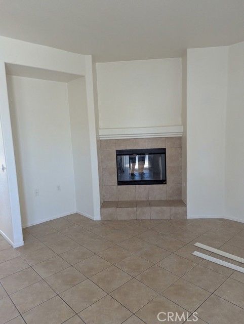 Detail Gallery Image 8 of 16 For 14537 Oakdale Cir, Adelanto,  CA 92301 - 5 Beds | 2 Baths