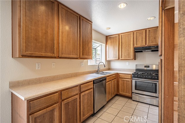 Detail Gallery Image 4 of 9 For 31759 Ave E, Yucaipa,  CA 92399 - 3 Beds | 2/1 Baths