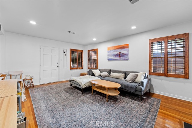 Detail Gallery Image 6 of 42 For 3989 Coolidge, Los Angeles,  CA 90066 - 3 Beds | 2 Baths