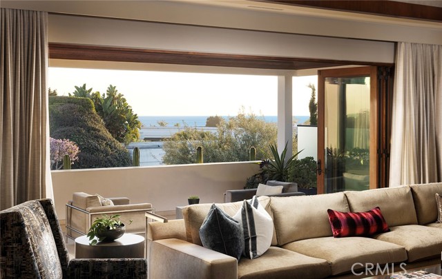 4512 Roxbury Road, Corona del Mar CA: https://media.crmls.org/medias/dc9371c9-72ce-4c88-bb9c-bbc267a4ee37.jpg