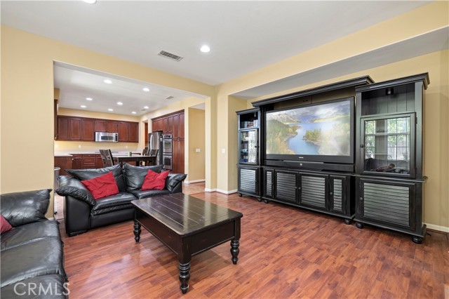 26821 Peppertree Drive, Valencia CA: https://media.crmls.org/medias/dc93d4fd-cba7-4d16-b877-51a9c8f06aae.jpg