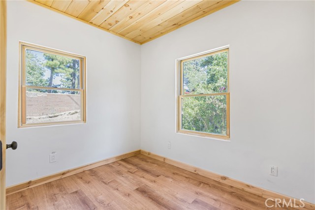 33149 Holcomb Creek Drive, Green Valley Lake CA: https://media.crmls.org/medias/dc94a9b6-05ec-41fc-8054-9915dc147fe6.jpg