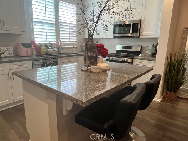 1038 Savi Drive, Corona CA: https://media.crmls.org/medias/dc959bfe-ecae-40cd-8b67-735dfb596d49.jpg