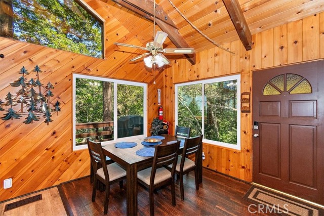 Detail Gallery Image 9 of 34 For 661 Oakmont Ln, Lake Arrowhead,  CA 92352 - 3 Beds | 2 Baths