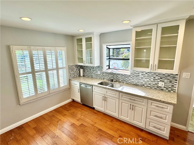 Detail Gallery Image 10 of 12 For 1909 Speyer Ln, Redondo Beach,  CA 90278 - 2 Beds | 1 Baths