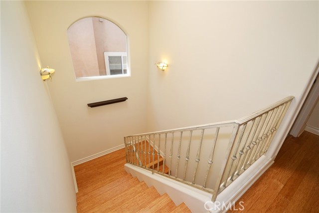 Detail Gallery Image 8 of 23 For 2203 Harriman Ln #B,  Redondo Beach,  CA 90278 - 4 Beds | 2/1 Baths