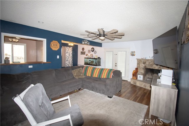 Detail Gallery Image 3 of 20 For 3504 Timberline, Bakersfield,  CA 93308 - 4 Beds | 2 Baths