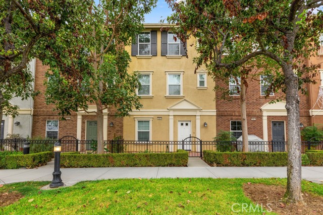 Detail Gallery Image 1 of 19 For 15214 Henry Way, Tustin,  CA 92782 - 2 Beds | 2/1 Baths