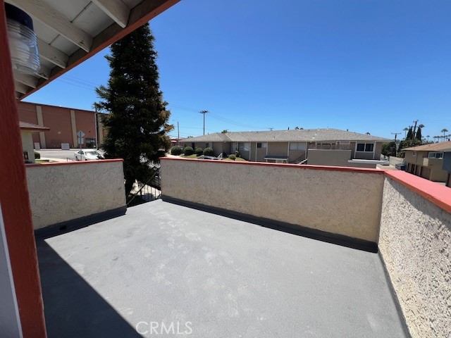 https://media.crmls.org/medias/dc9871e0-80de-4c9e-9da6-422071eb0a92.jpg?preset=X-Large