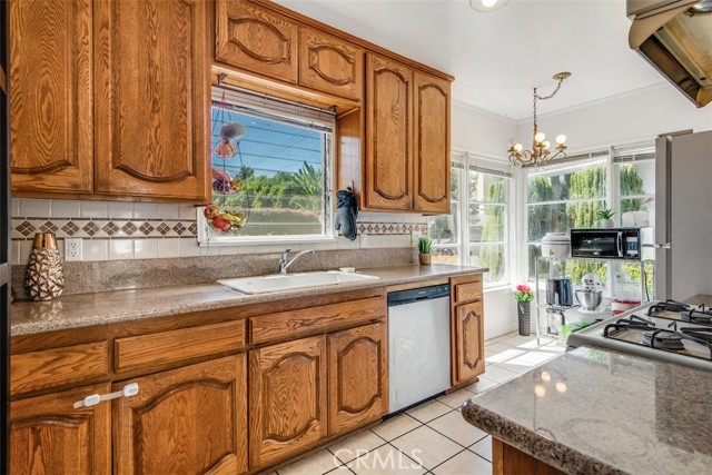 Detail Gallery Image 7 of 36 For 4603 Longridge, Sherman Oaks,  CA 91423 - 3 Beds | 2 Baths