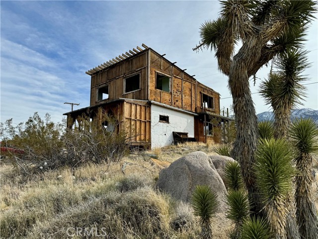 Detail Gallery Image 1 of 20 For 31922 Power Pole Rd, Lucerne Valley,  CA 92356 - 1 Beds | 1 Baths