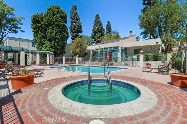 Detail Gallery Image 23 of 32 For 5700 Etiwanda Ave #105,  Tarzana,  CA 91356 - 3 Beds | 2 Baths