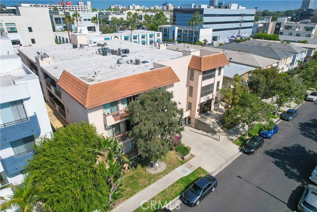 104 S Hayworth Avenue, Los Angeles CA: https://media.crmls.org/medias/dc9a2e19-63be-4209-a42b-110d91904910.jpg
