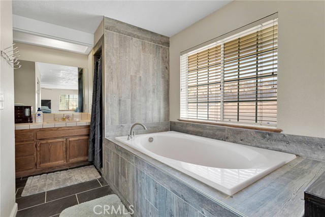 25733 Roundup Way, Apple Valley CA: https://media.crmls.org/medias/dc9ac3e3-1a7c-447d-9289-ef0738952046.jpg