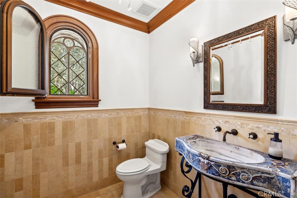 https://media.crmls.org/medias/dc9ad462-97dc-4df5-ac8a-f5cc372d1863.jpg?preset=X-Large