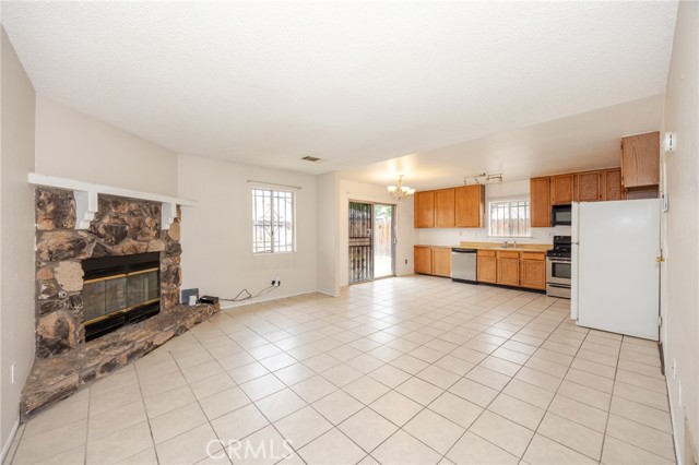 Detail Gallery Image 5 of 28 For 10415 Buckboard Cir, Adelanto,  CA 92301 - 3 Beds | 2 Baths