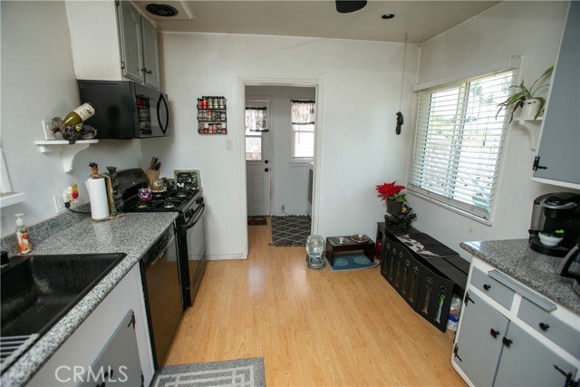 Detail Gallery Image 27 of 58 For 16802 Virginia Ave, Bellflower,  CA 90706 - 4 Beds | 1/1 Baths