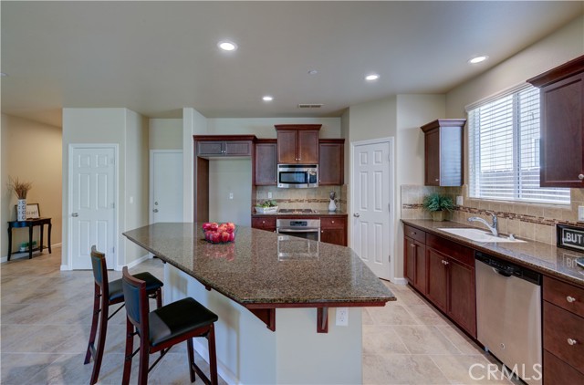 Detail Gallery Image 10 of 15 For 3531 Griffith Ave, Clovis,  CA 93619 - 3 Beds | 2/1 Baths