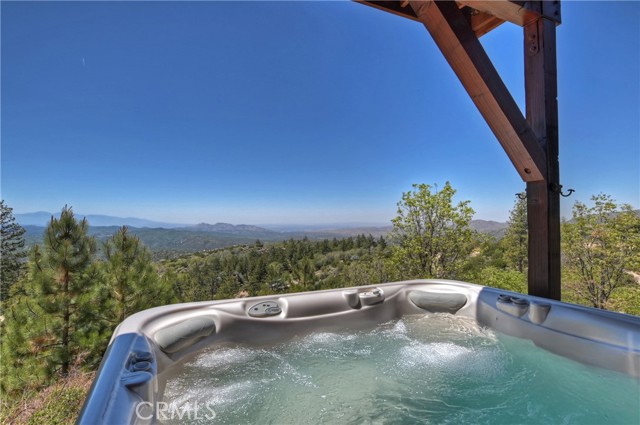 Detail Gallery Image 5 of 75 For 175 N Trails End Rd, Green Valley Lake,  CA 92341 - 5 Beds | 2 Baths