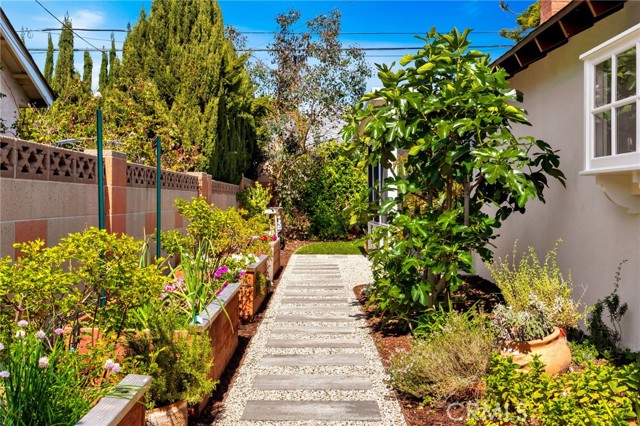 15372 Shasta Lane, Huntington Beach CA: https://media.crmls.org/medias/dc9d5f6a-dedf-4e63-9376-7218bd543117.jpg