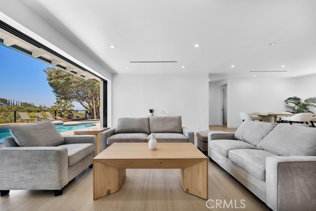 17072 Oak View Drive, Encino CA: https://media.crmls.org/medias/dc9e0b79-f398-4833-b068-fbb13da41766.jpg