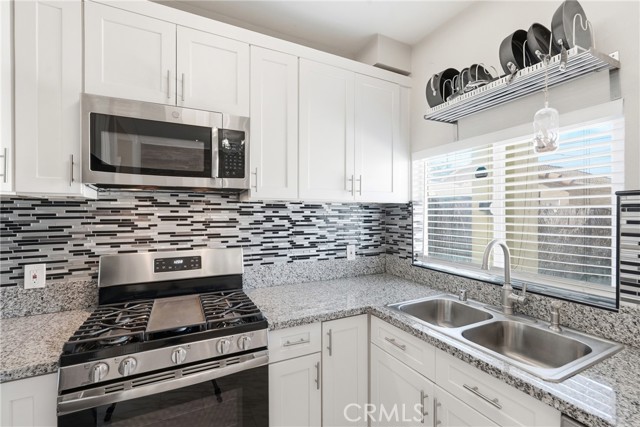 Detail Gallery Image 11 of 28 For 10105 S Main St, Los Angeles,  CA 90003 - 3 Beds | 2/1 Baths