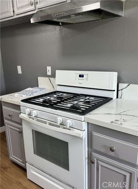 Detail Gallery Image 10 of 31 For 700 W La Veta Ave #F3,  Orange,  CA 92868 - 2 Beds | 2 Baths