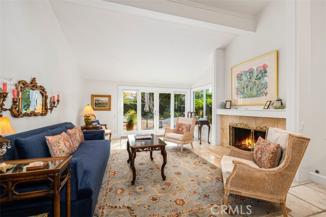 Detail Gallery Image 4 of 22 For 18 Shoal Drive, Corona Del Mar,  CA 92625 - 3 Beds | 2 Baths
