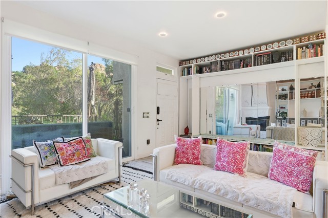 Detail Gallery Image 16 of 55 For 22350 Heritage Pass, Chatsworth,  CA 91311 - 2 Beds | 2/1 Baths