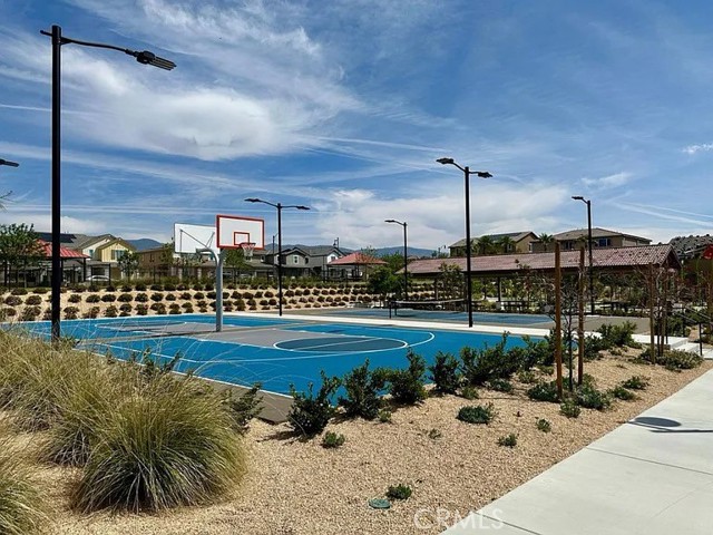 Detail Gallery Image 21 of 22 For 5261 Aster Way #3,  Fontana,  CA 92336 - 4 Beds | 3 Baths