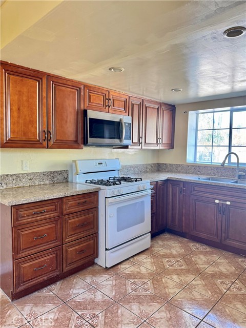 Detail Gallery Image 6 of 14 For 21473 Pepper Dr, Perris,  CA 92570 - 3 Beds | 1 Baths