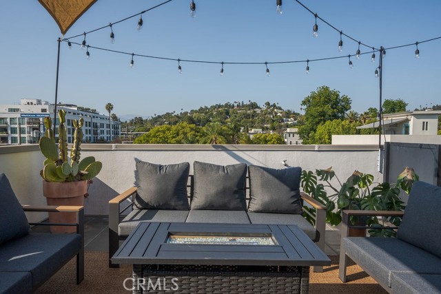 4111 W Sunset Boulevard, Los Angeles CA: https://media.crmls.org/medias/dca29f72-11c0-43ca-9254-8b400ea5304c.jpg