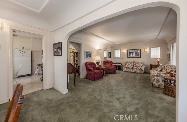 11460 Terracina Blvd, Redlands CA: https://media.crmls.org/medias/dca32dc2-7e03-4f5a-99f3-8852790a470a.jpg
