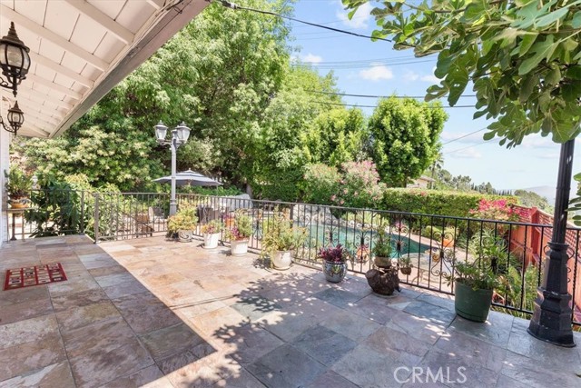 Detail Gallery Image 27 of 33 For 17861 Cathedral Pl, Encino,  CA 91316 - 3 Beds | 3 Baths