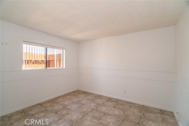 66320 Avenida Barona, Desert Hot Springs CA: https://media.crmls.org/medias/dca468ac-11f3-45b0-998e-2ad1252c61fb.jpg
