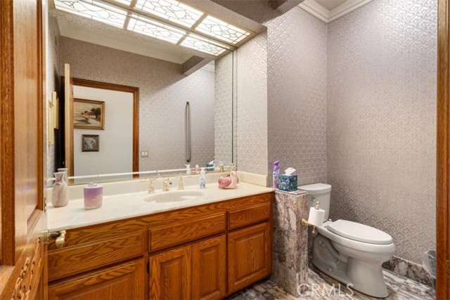Detail Gallery Image 10 of 42 For 17182 Hillside Cir, Huntington Beach,  CA 92649 - 5 Beds | 4/1 Baths