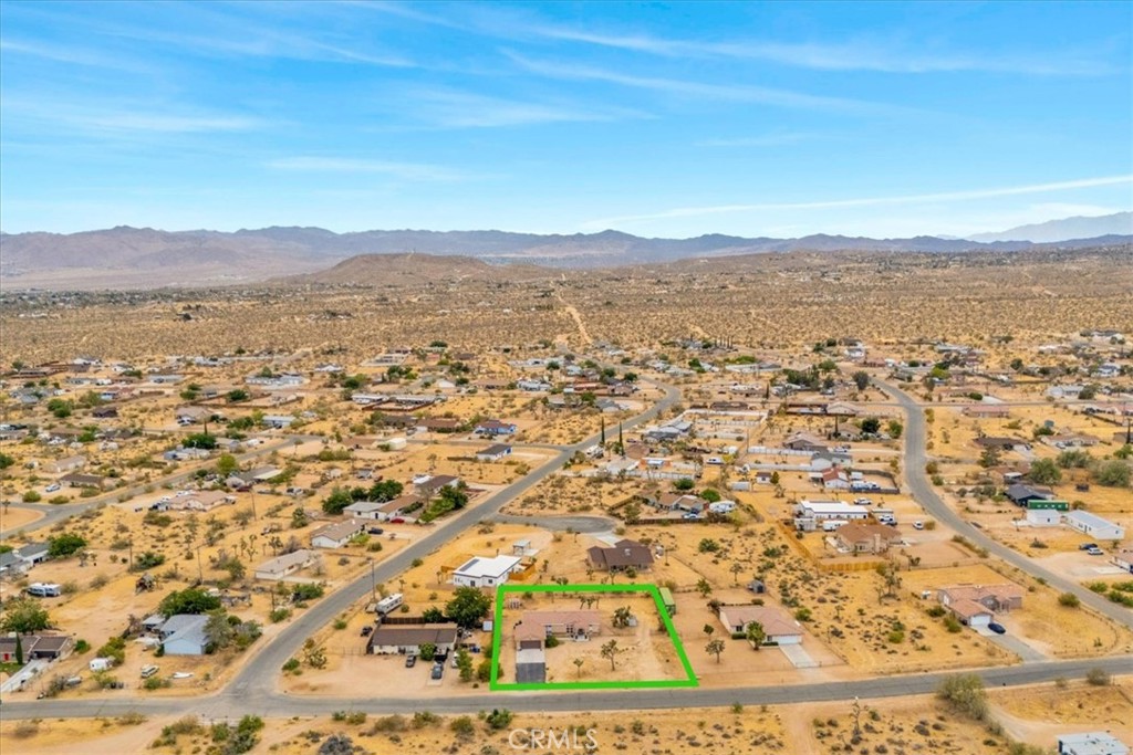 https://media.crmls.org/medias/dca5745f-e571-489b-a477-76ff981994f9.jpg?preset=X-Large
