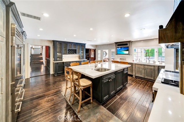 Detail Gallery Image 16 of 55 For 5441 Calvin Ave, Tarzana,  CA 91356 - 5 Beds | 5/1 Baths