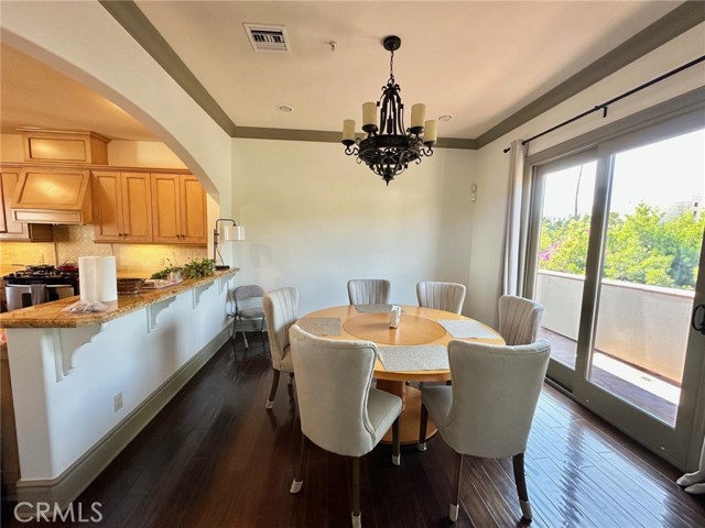 Detail Gallery Image 6 of 31 For 108 S El Molino Ave #302,  Pasadena,  CA 91101 - 3 Beds | 2/1 Baths