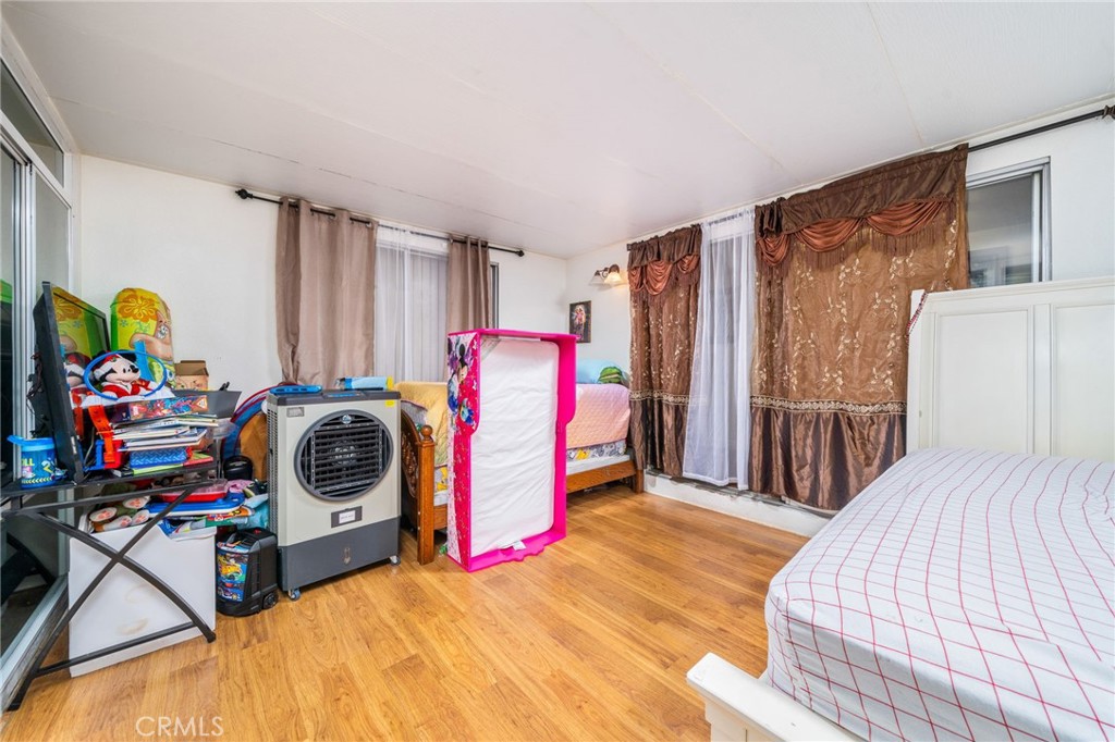 https://media.crmls.org/medias/dca66b08-a2c1-4cb5-9c37-6aa5fd9d5894.jpg?preset=X-Large
