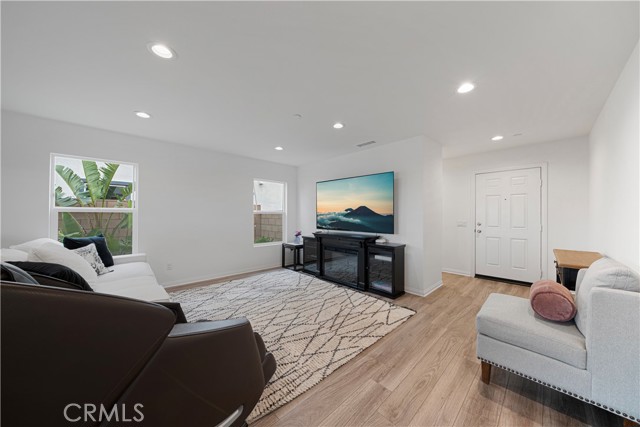 Detail Gallery Image 3 of 34 For 13857 Raven St, Victorville,  CA 92392 - 4 Beds | 2/1 Baths