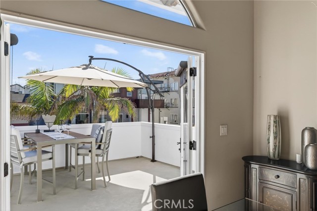 Detail Gallery Image 17 of 75 For 28 10th Ct (9th St Walkstreet), Hermosa Beach,  CA 90254 - 4 Beds | 3/2 Baths