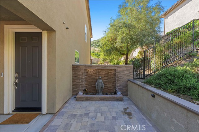 Detail Gallery Image 4 of 42 For 19890 Holly Drive, Saugus,  CA 91350 - 3 Beds | 3 Baths