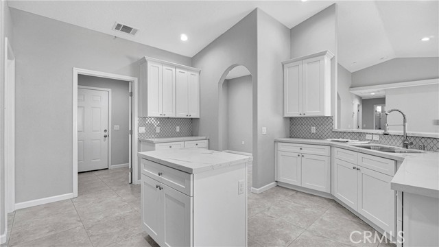 Detail Gallery Image 4 of 37 For 11181 5th Ave, Hesperia,  CA 92345 - 4 Beds | 2/1 Baths