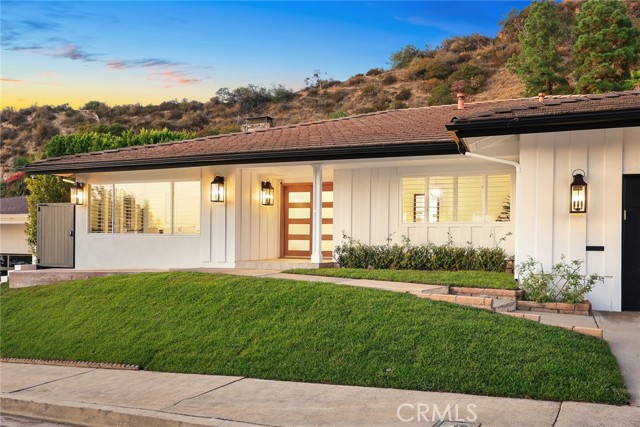 Detail Gallery Image 2 of 71 For 321 Wonderview Dr, Glendale,  CA 91202 - 4 Beds | 3 Baths