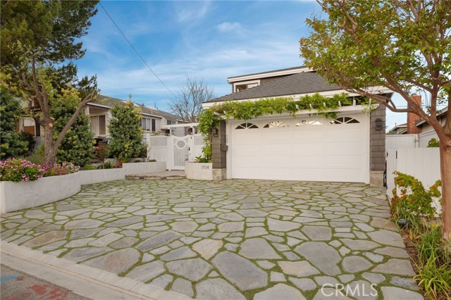 1704 Poinsettia, Manhattan Beach, California 90266, 4 Bedrooms Bedrooms, ,3 BathroomsBathrooms,Residential,For Sale,Poinsettia,SB26093212