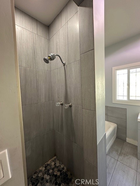 8018 S New Hampshire Avenue, Los Angeles CA: https://media.crmls.org/medias/dca95fd2-ef17-4c0d-93e3-60c164944e4b.jpg
