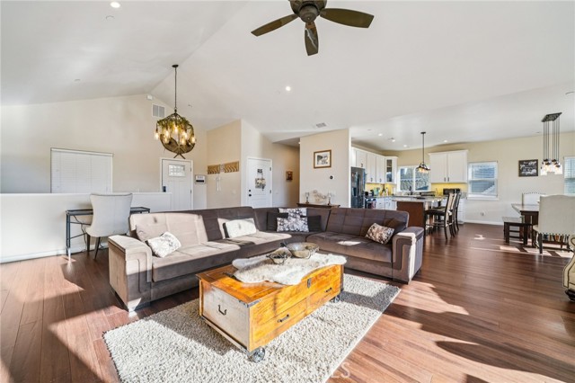 Detail Gallery Image 10 of 56 For 26845 Modoc Ln, Lake Arrowhead,  CA 92352 - 4 Beds | 3/1 Baths