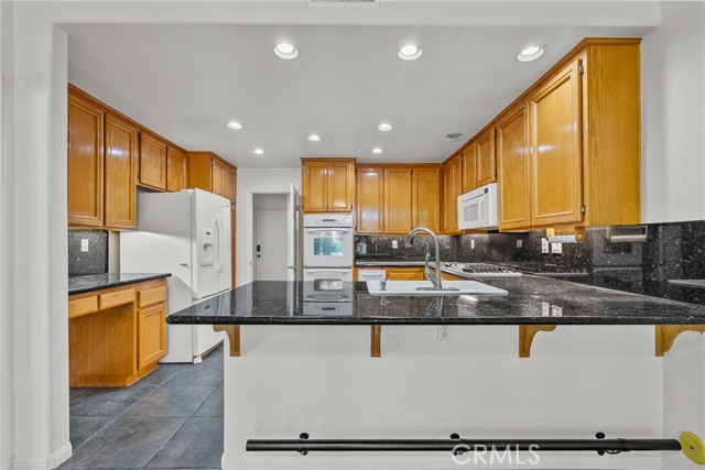 Detail Gallery Image 15 of 64 For 24436 Hampton Dr #C,  Valencia,  CA 91355 - 2 Beds | 2/1 Baths