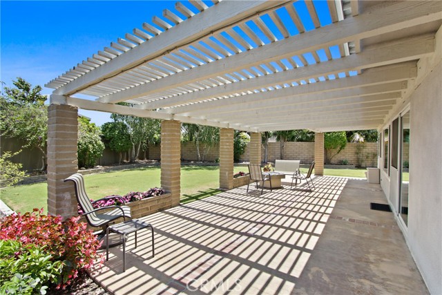 20392 Densmore Lane, Huntington Beach CA: https://media.crmls.org/medias/dca9ec6e-727f-4753-a1c4-93ddeb18f8cc.jpg
